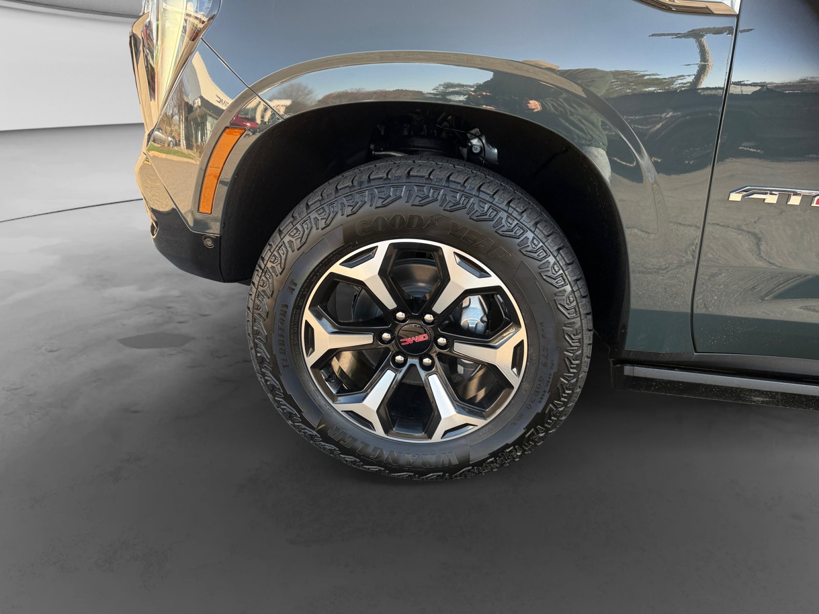 New 2026 GMC Yukon XL AT4 w/ AT4 Premium Package AWD/4WD image 9