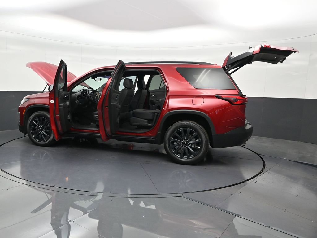 Used 2023 Chevrolet Traverse RS image 35