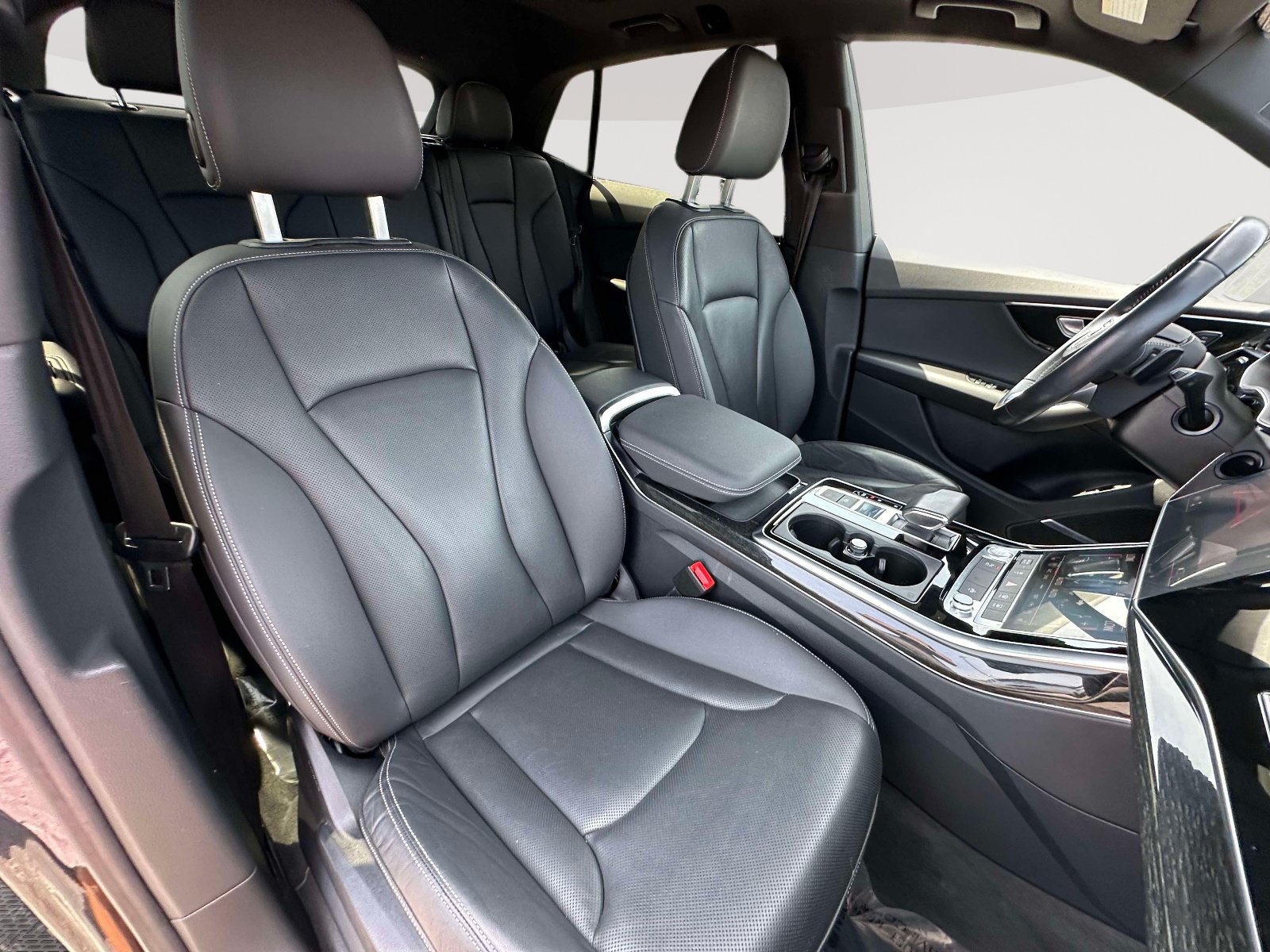 Used 2020 Audi Q8 Premium Plus w/ Premium Plus Package AWD/4WD image 28