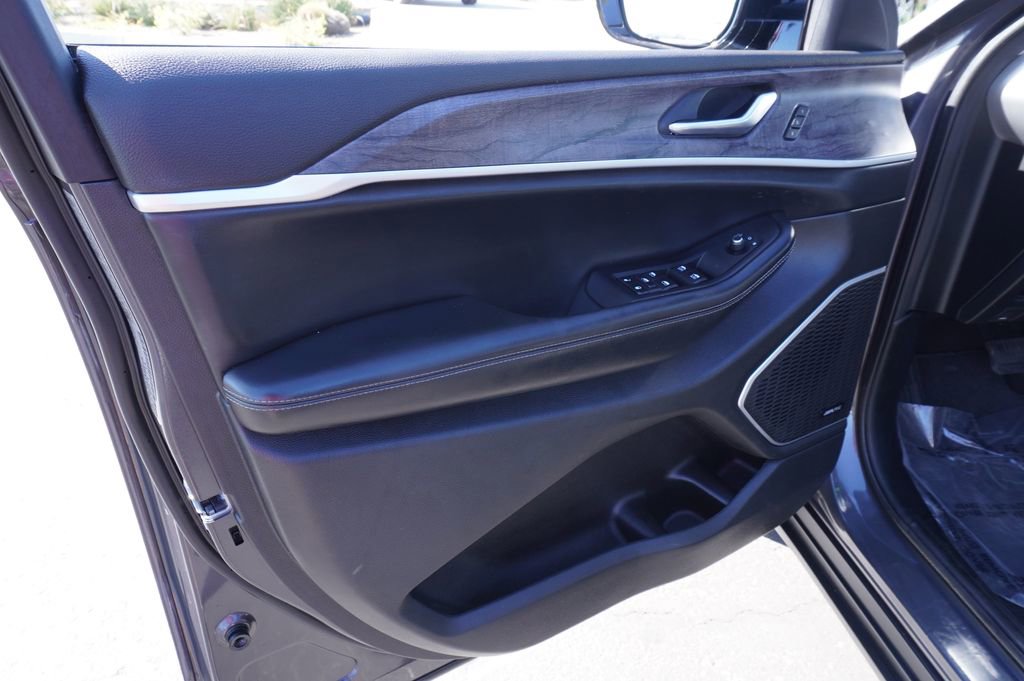 Used 2022 Jeep Grand Cherokee L Limited image 16