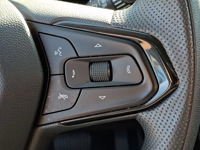 Used 2025 Chevrolet Trax LT FWD image 22