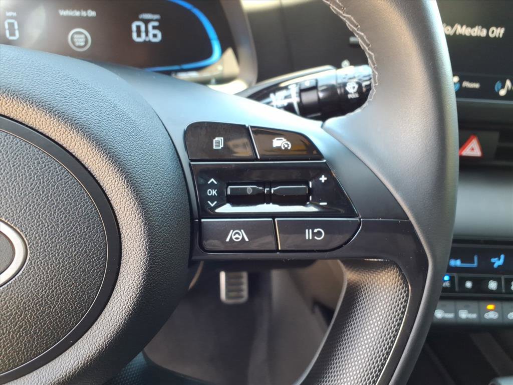 Used 2025 Hyundai Elantra Sport image 12