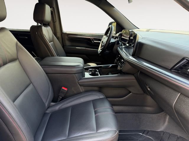 Used 2025 Chevrolet Suburban RST w/ Comfort Package AWD/4WD image 15