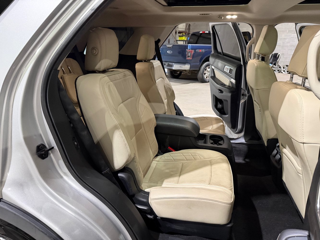 Used 2019 Ford Explorer Platinum AWD/4WD image 23