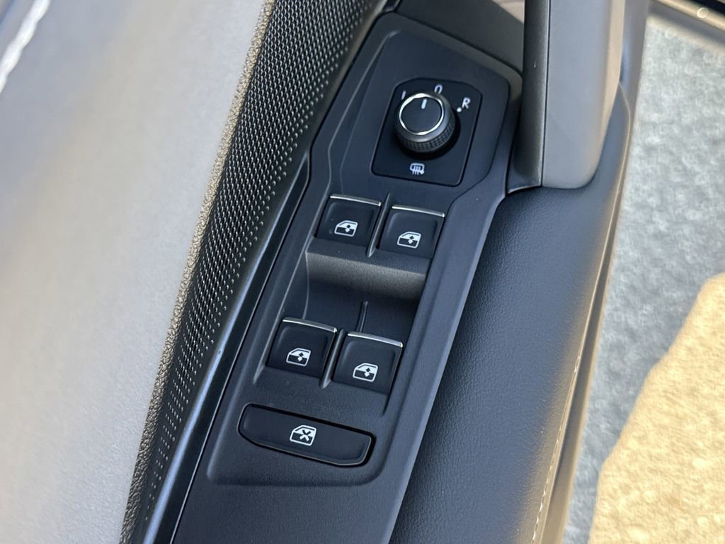 New 2026 Volkswagen Tiguan SE image 25