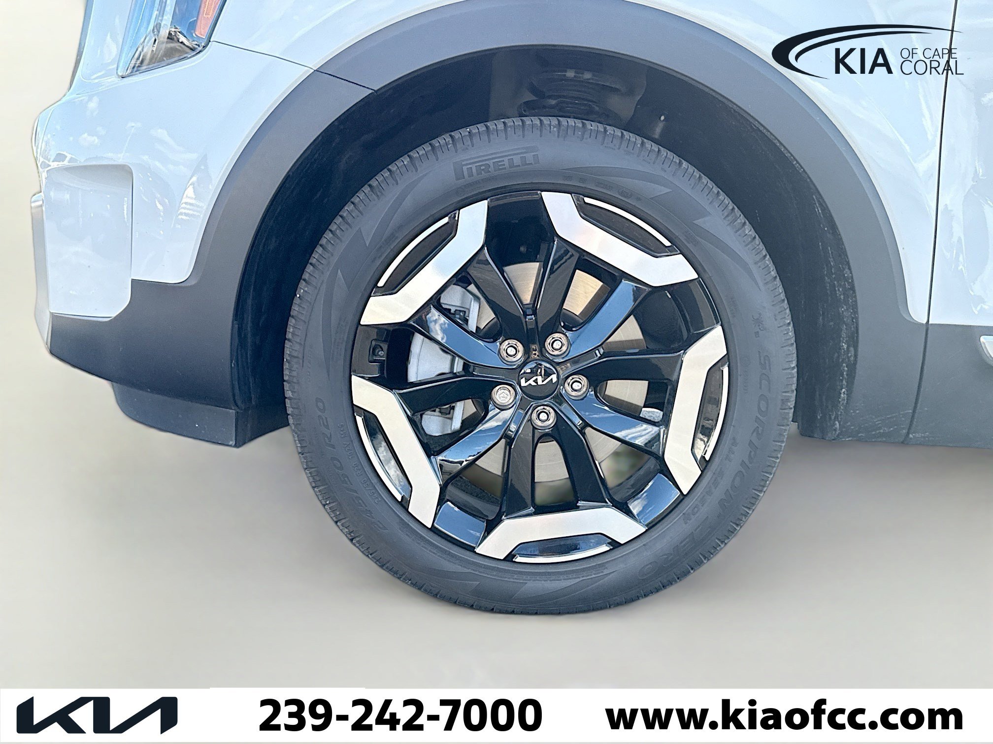 Used 2025 Kia Telluride EX w/ EX Captain's Chair Package image 43