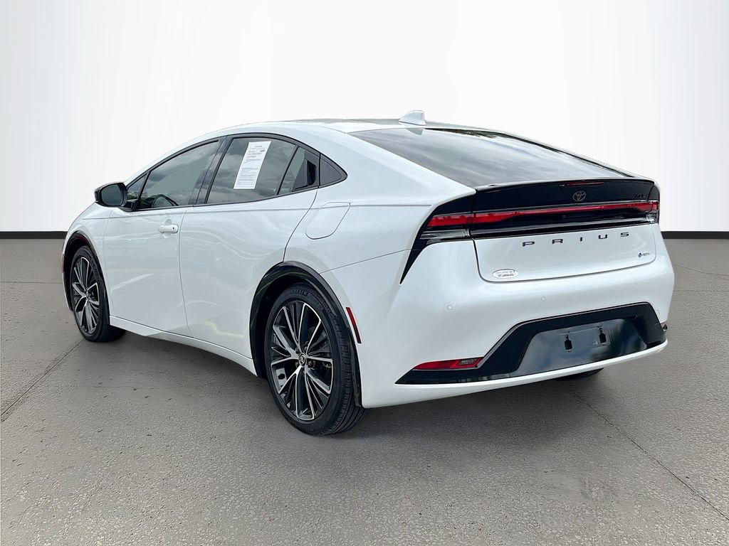 Used 2025 Toyota Prius XLE FWD image 5