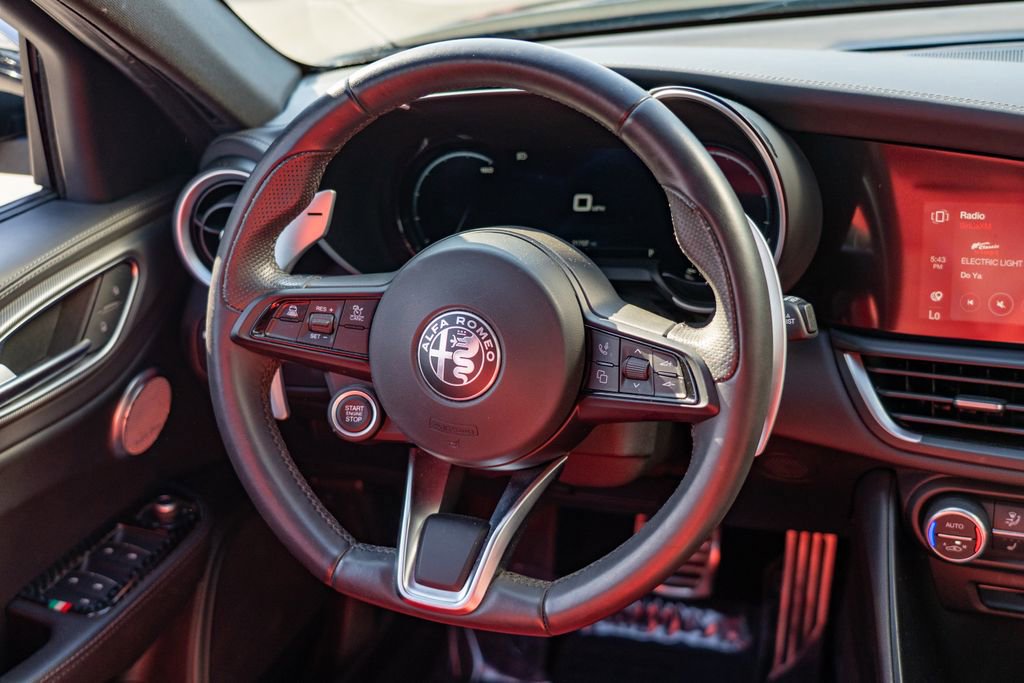 Used 2024 Alfa Romeo Giulia Veloce AWD/4WD image 23