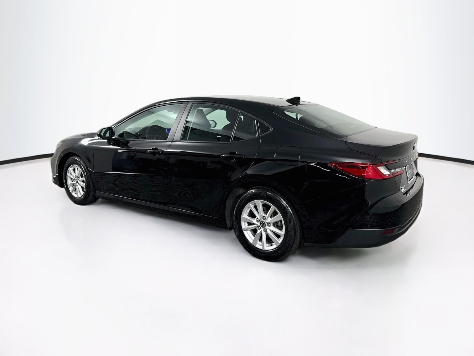 Used 2025 Toyota Camry LE FWD image 5