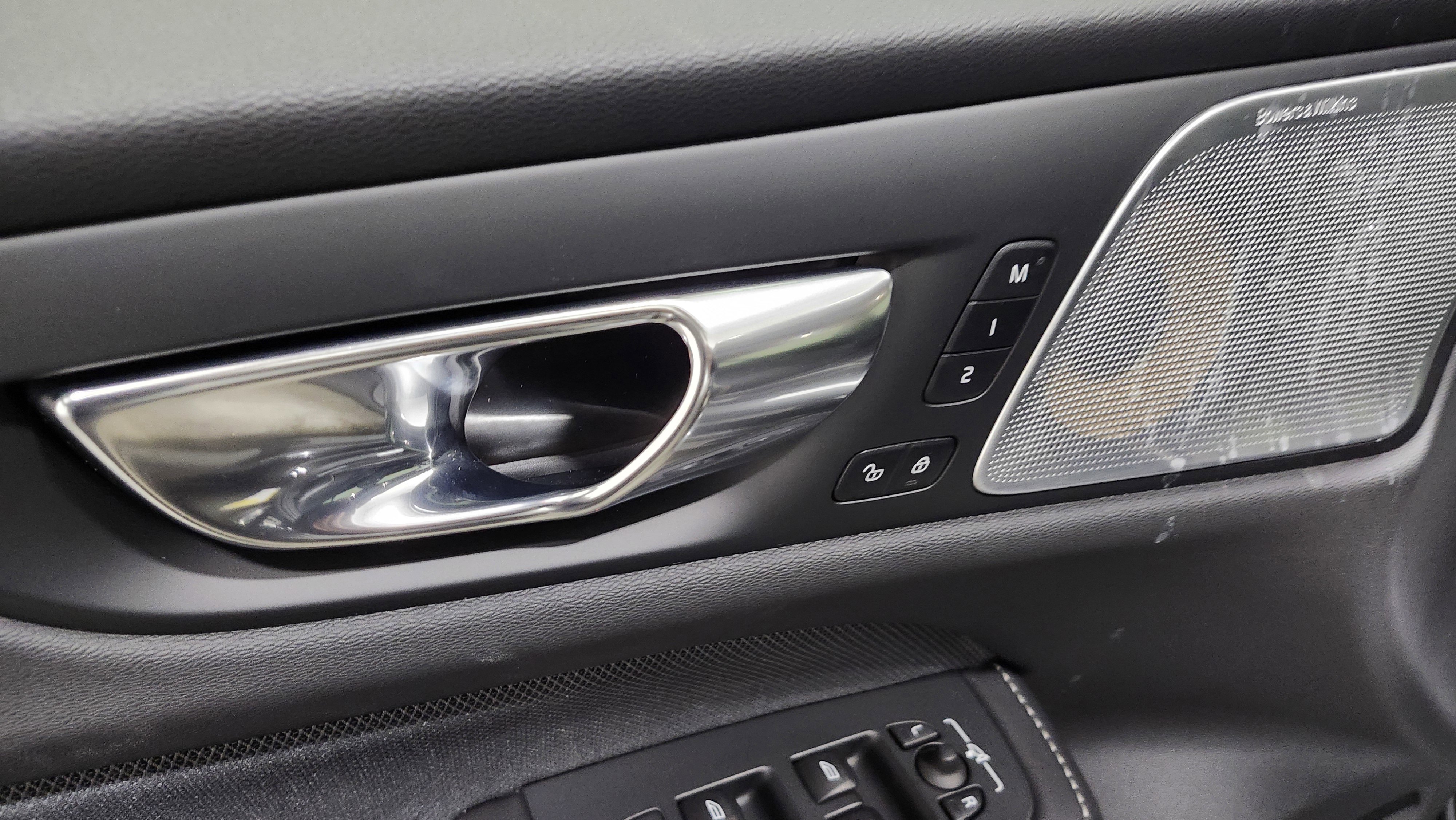 Used 2020 Volvo S60 T6 R-Design image 28