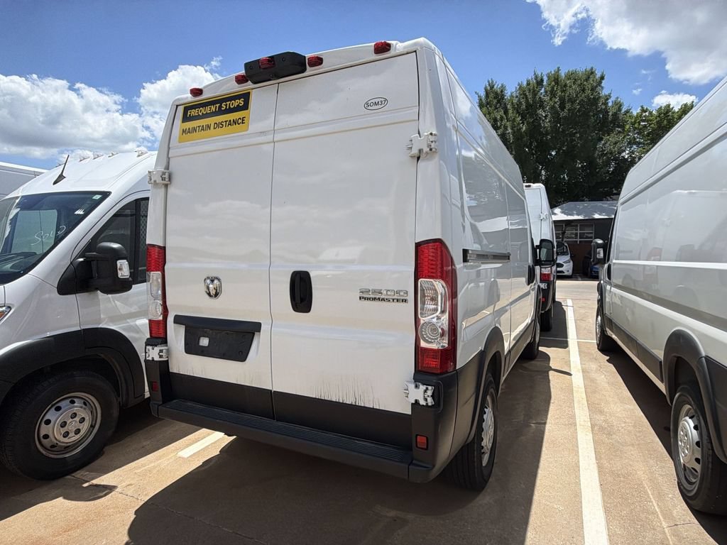 Used 2025 RAM ProMaster 2500 w/ Convenience Group FWD image 3