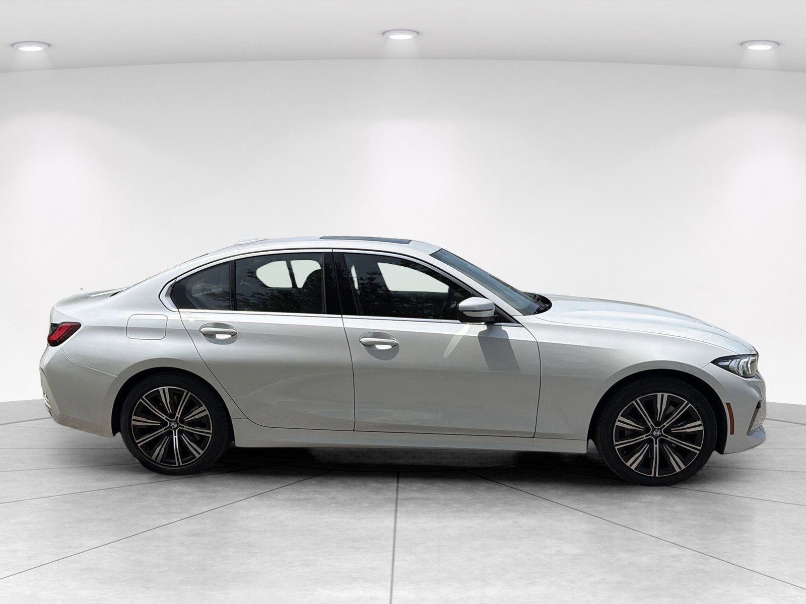 Certified 2025 BMW 330i xDrive Sedan AWD/4WD image 3