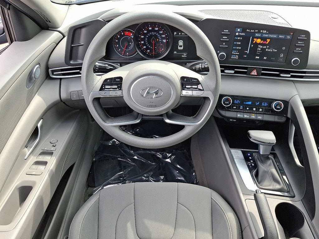 Used 2023 Hyundai Elantra SEL FWD image 11