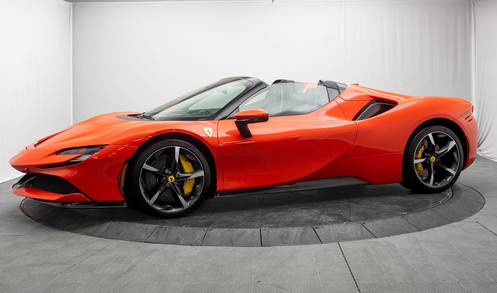 Used 2025 Ferrari SF90 Spider image 7