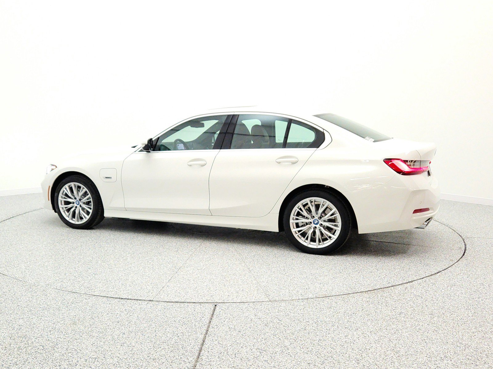 Used 2023 BMW 330e w/ Convenience Package RWD image 8
