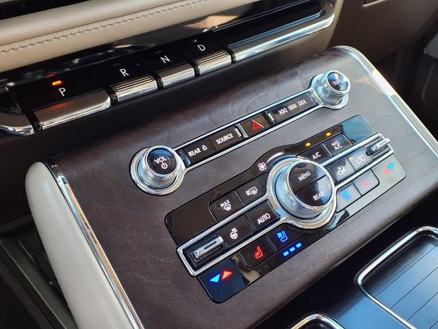 Certified 2023 Lincoln Aviator Reserve w/ Equipment Group 201A AWD/4WD image 13