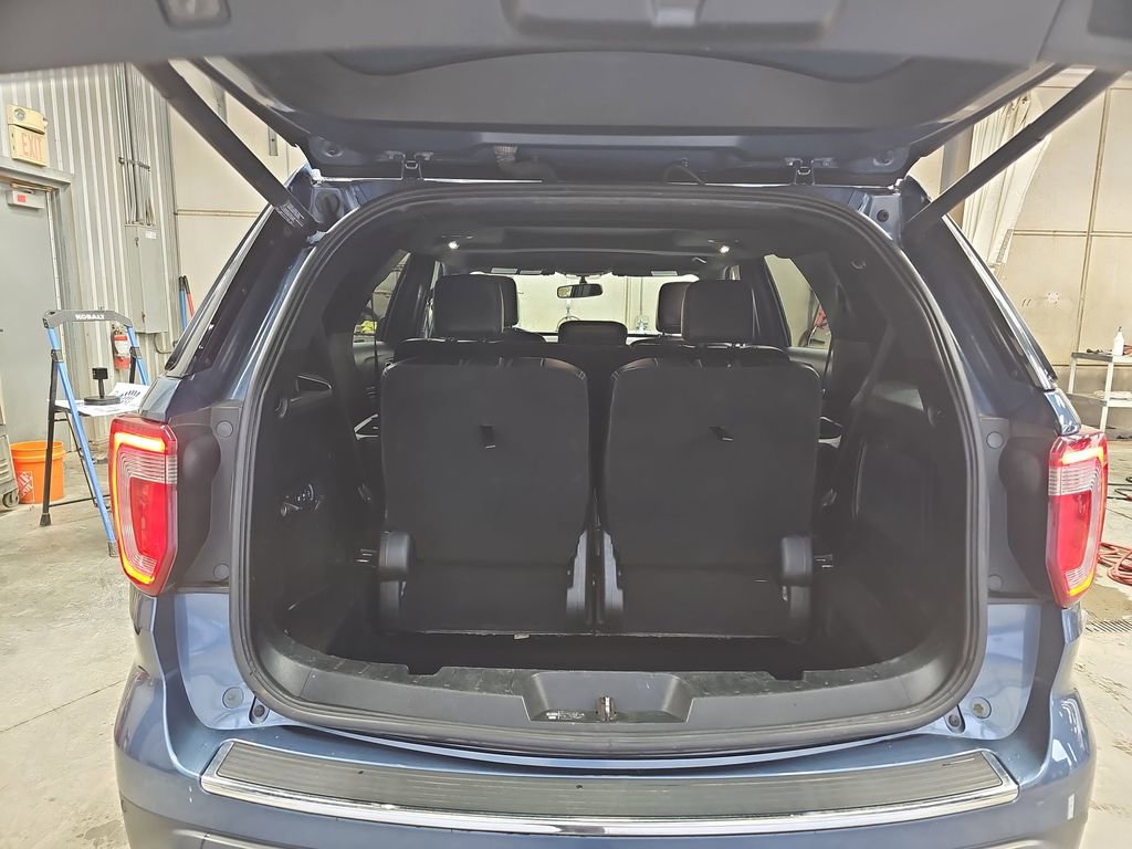 Used 2018 Ford Explorer Limited AWD/4WD image 12