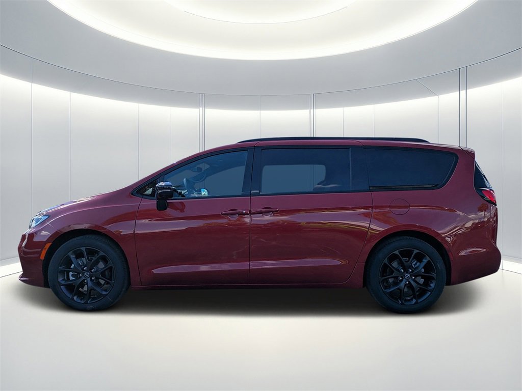 New 2026 Chrysler Pacifica Limited w/ Uconnect Theater Family Group image 7
