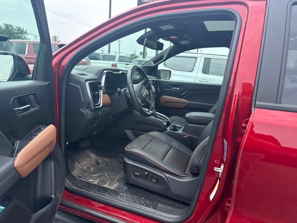 Used 2025 GMC Canyon AT4 w/ Technology Plus Package AWD/4WD image 11