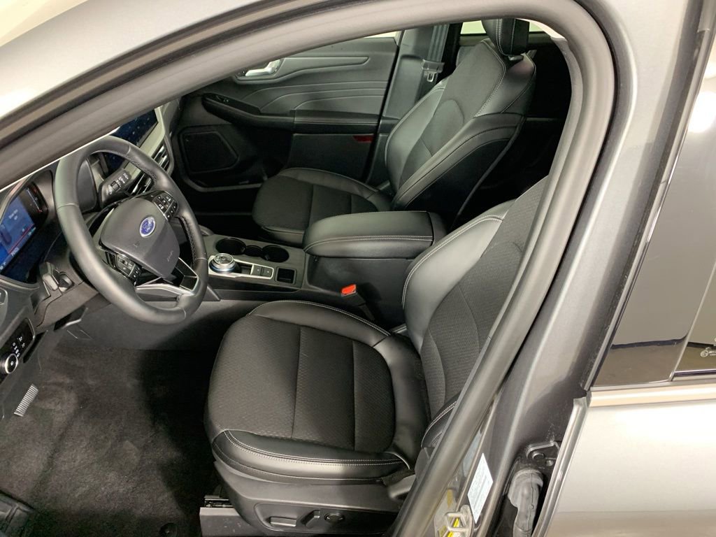 Used 2025 Ford Escape SE image 27