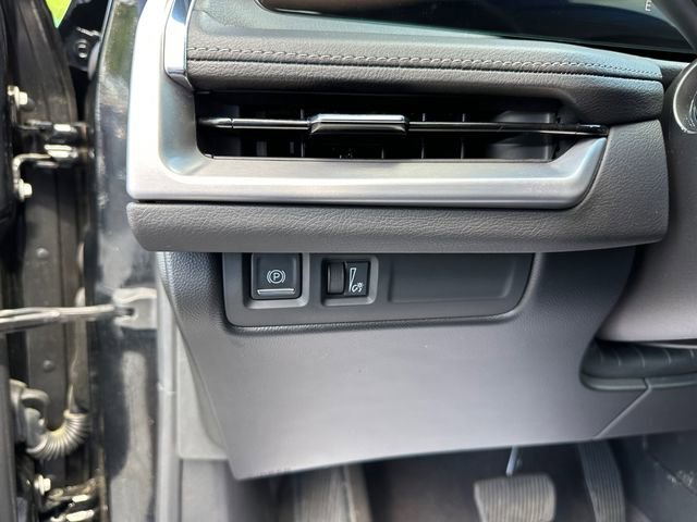 Used 2024 Cadillac XT4 Premium Luxury image 22