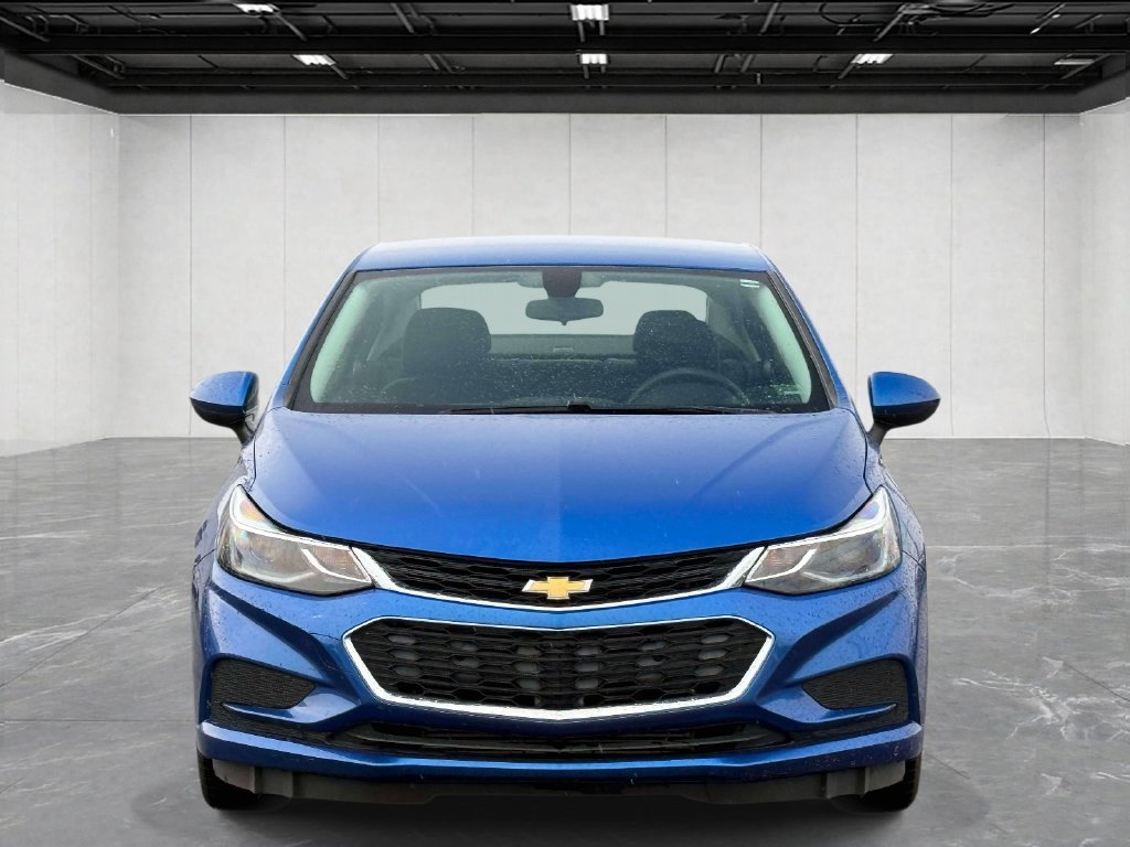 Used 2017 Chevrolet Cruze LT FWD image 2