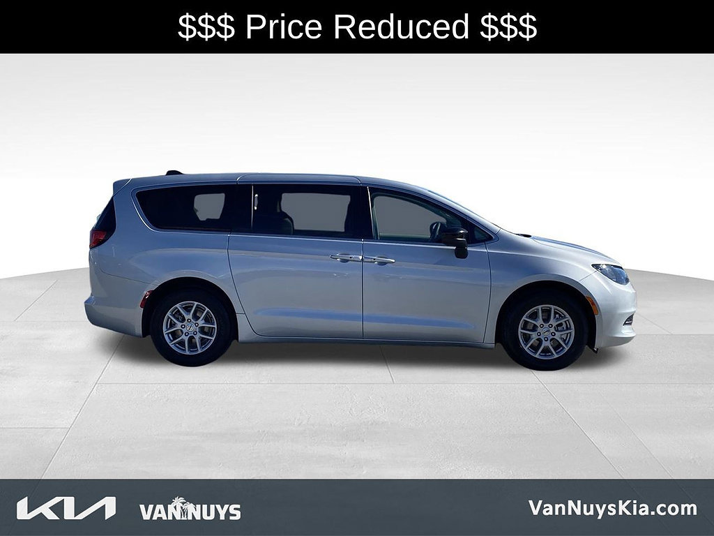 Used 2024 Chrysler Voyager LX FWD image 28