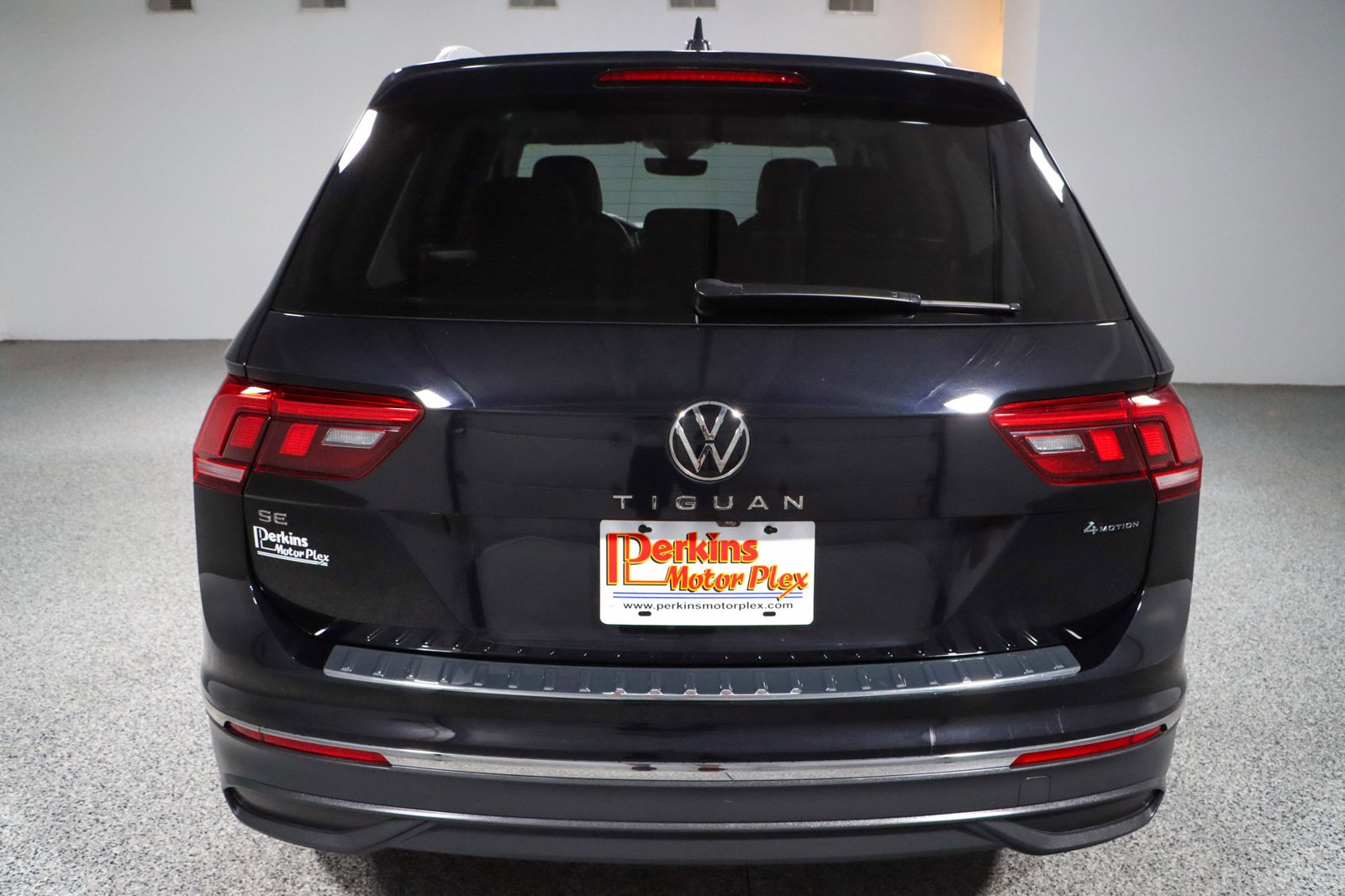 Used 2022 Volkswagen Tiguan SE w/ Panoramic Sunroof Package AWD/4WD image 8