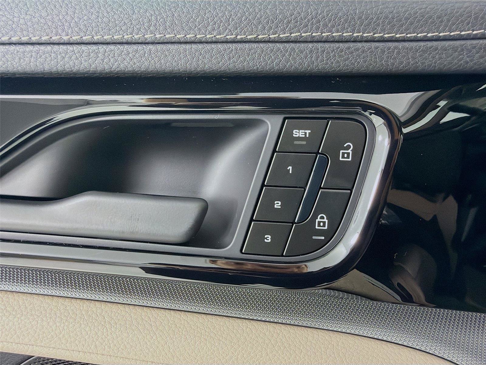 New 2026 Porsche Panamera 4 AWD/4WD image 7