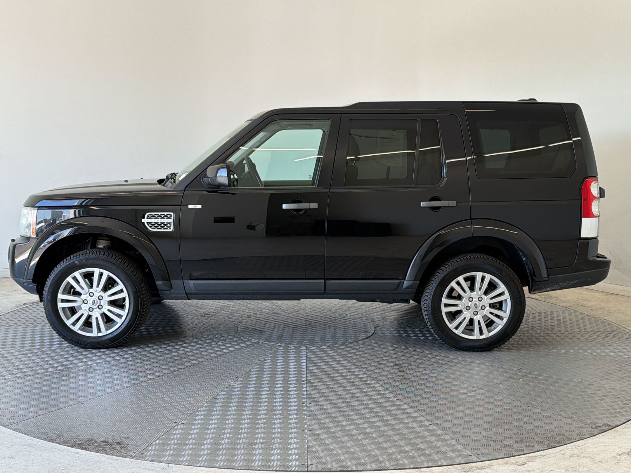 Used 2011 Land Rover LR4 HSE AWD/4WD image 2