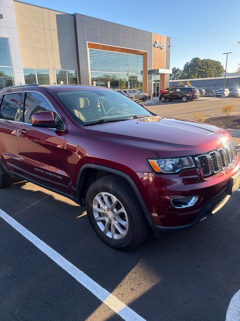 Used 2021 Jeep Grand Cherokee Laredo AWD/4WD image 2