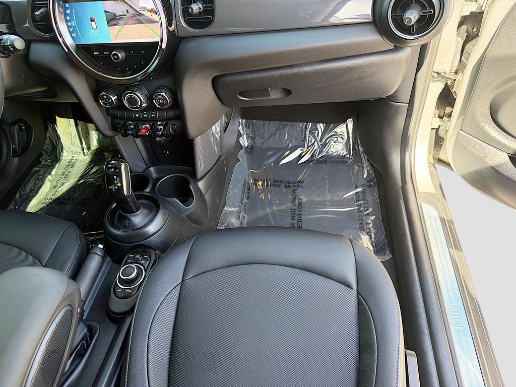 Used 2024 MINI Cooper 2-Door Hardtop w/ Storage Package FWD image 17