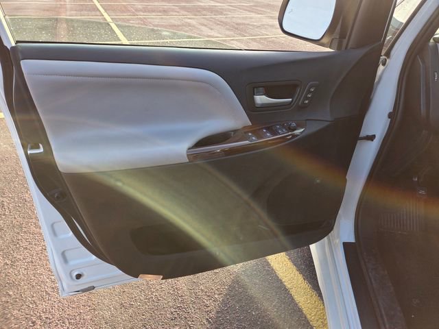Used 2019 Toyota Sienna Limited Premium image 13