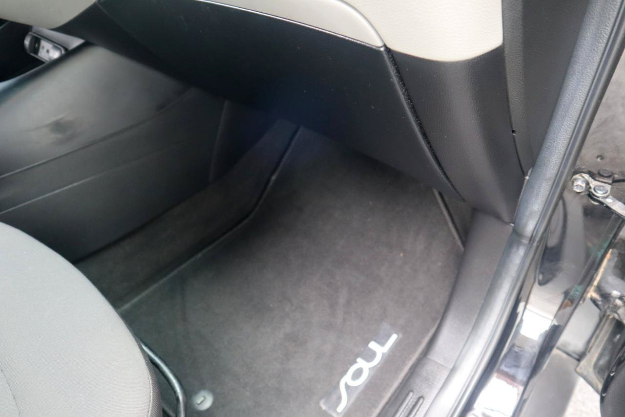 Used 2018 Kia Soul FWD image 34