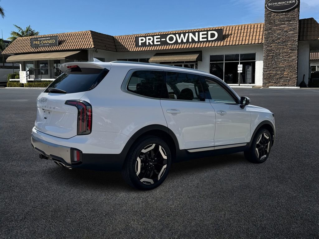 Used 2025 Kia Telluride EX w/ EX Captain's Chair Package FWD image 7