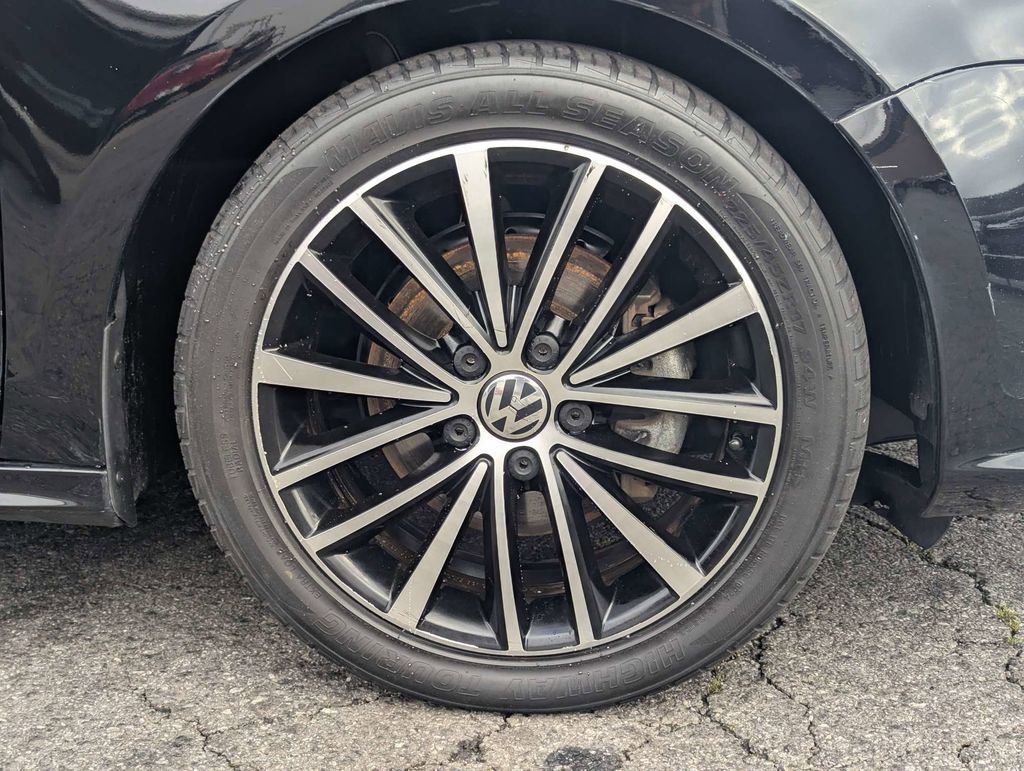 Used 2016 Volkswagen Jetta Sport image 11