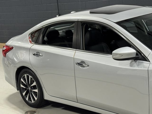 Used 2016 Nissan Altima 2.5 SL w/ 2.5 Technology Package FWD image 5