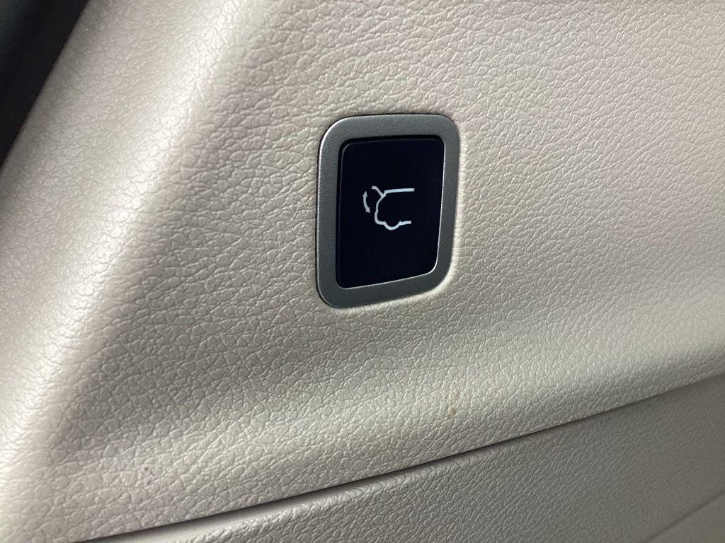 Used 2024 Chrysler Pacifica Touring-L image 15