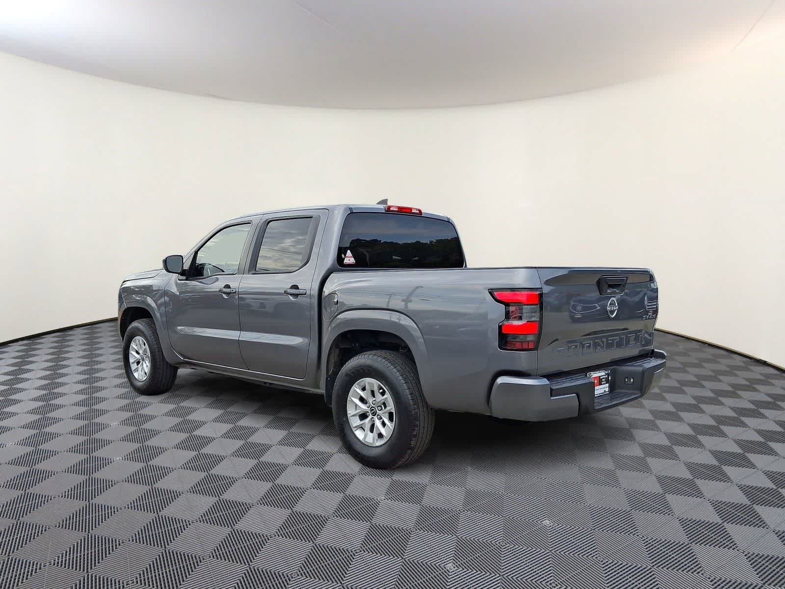 Used 2024 Nissan Frontier SV AWD/4WD image 7