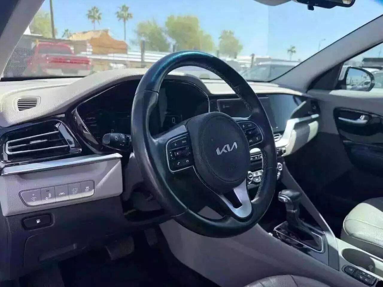 Used 2022 Kia Niro EX Premium image 18