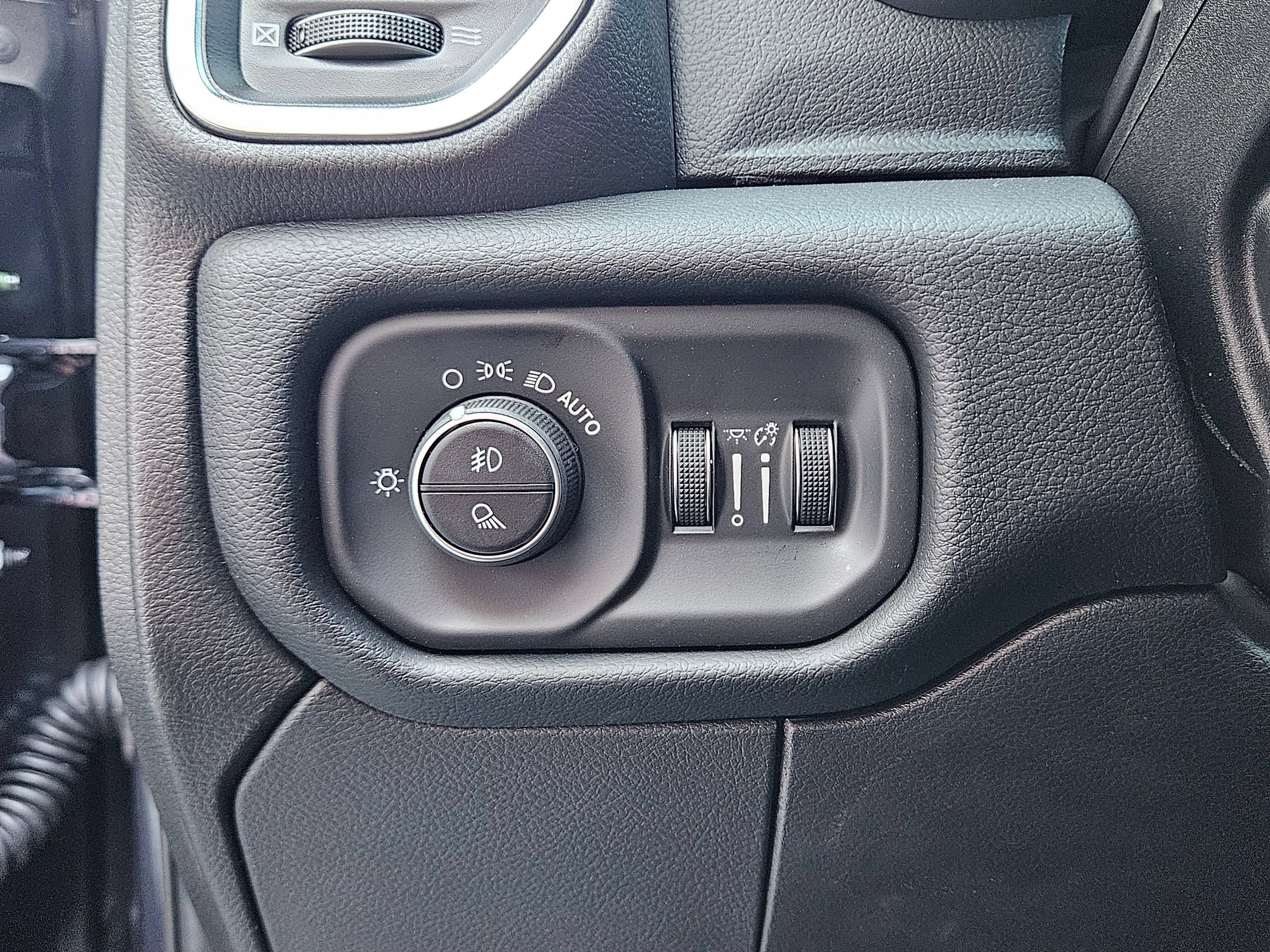 New 2026 RAM 2500 Laramie w/ Night Edition AWD/4WD image 18