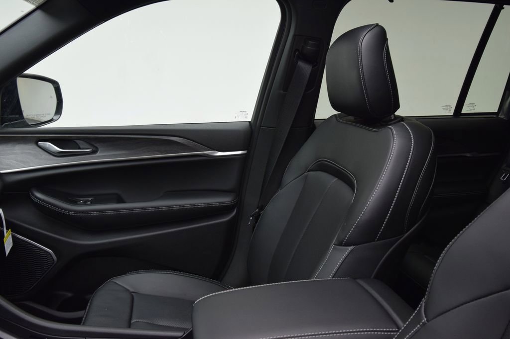 Used 2025 Jeep Grand Cherokee Limited 4xe image 16