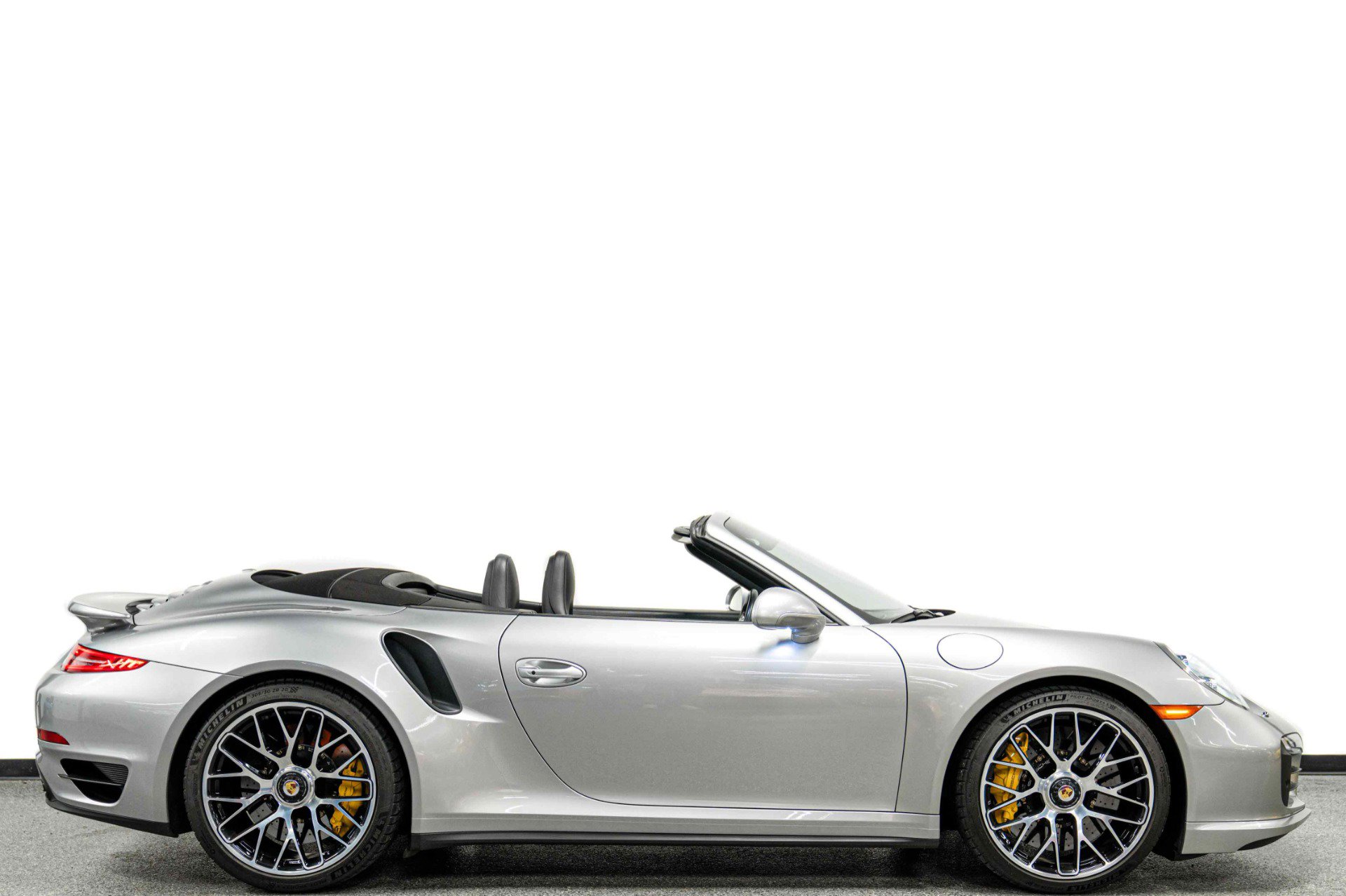 Used 2016 Porsche 911 Turbo S image 2