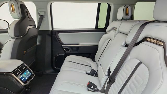 Used 2024 Rivian R1S Adventure image 33