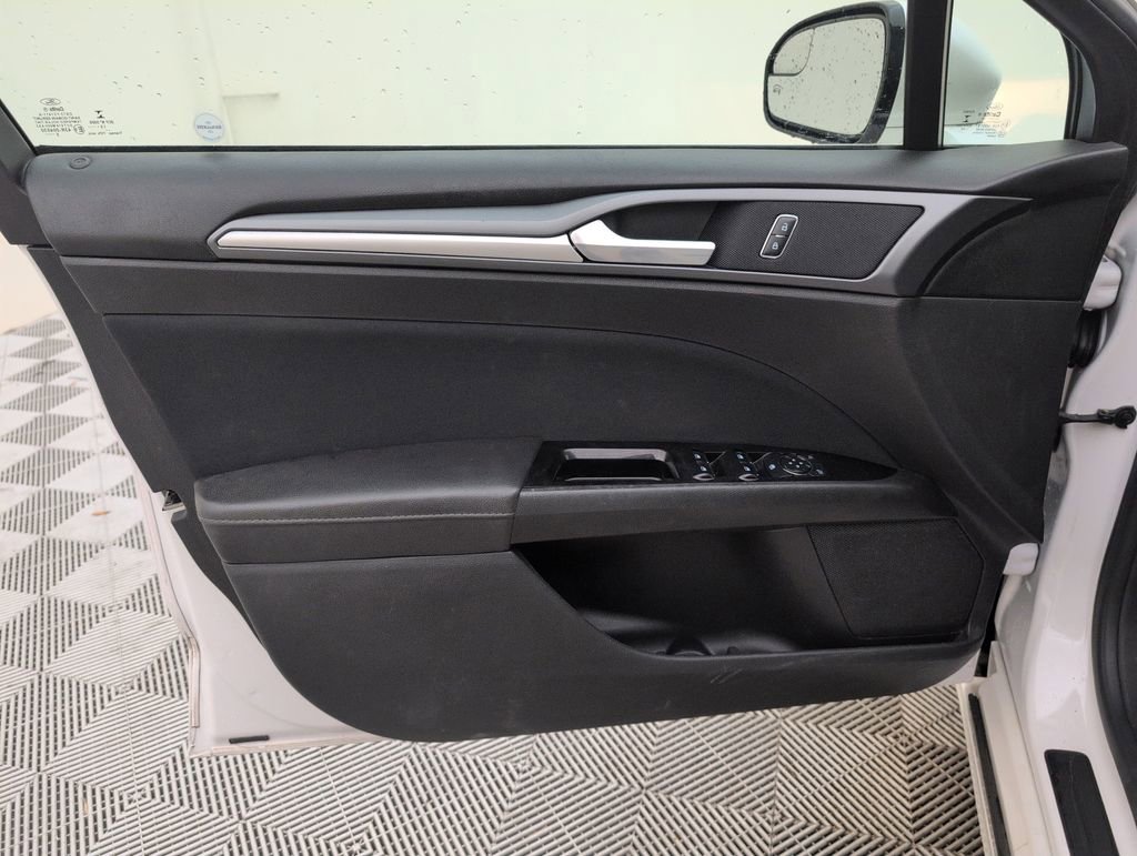 Used 2016 Ford Fusion SE FWD image 31