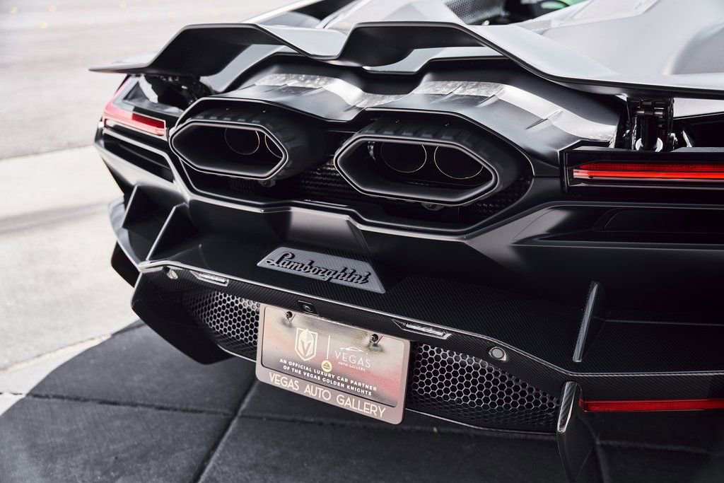 Used 2025 Lamborghini Revuelto image 19
