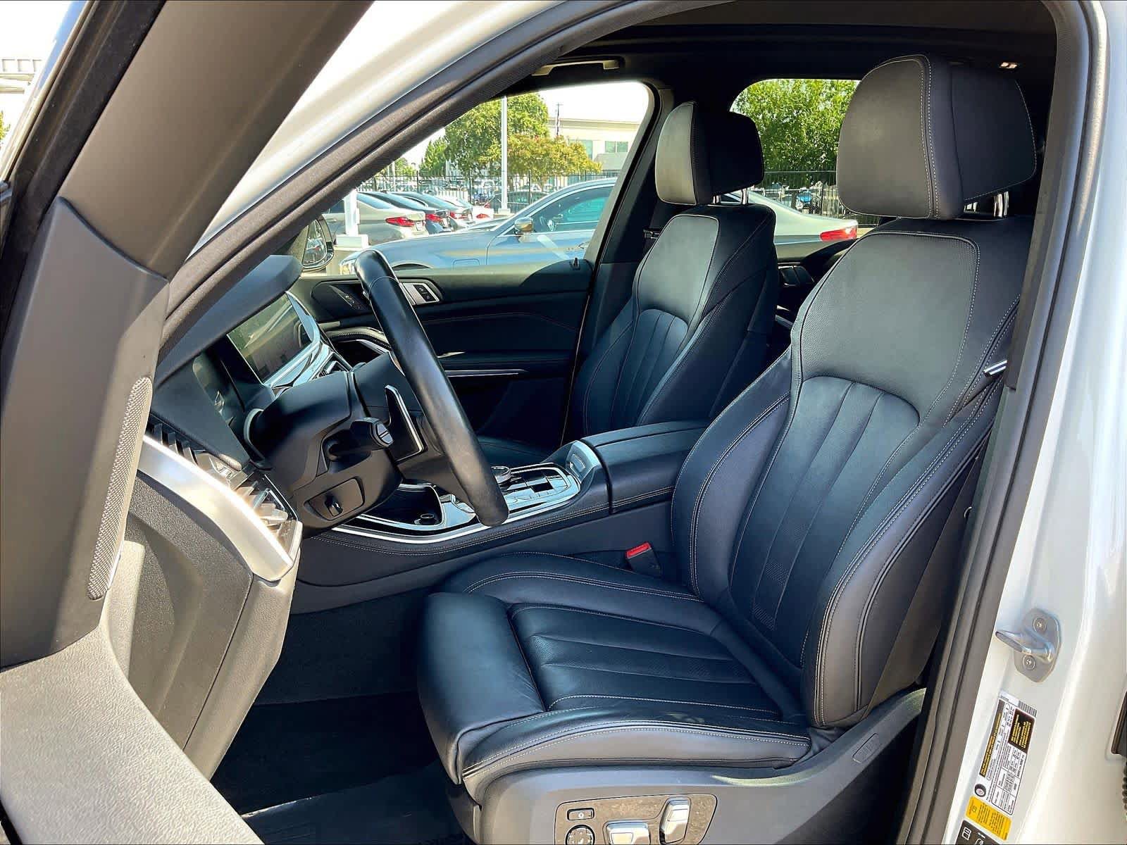 Used 2019 BMW X5 xDrive50i w/ M Sport Package AWD/4WD image 22