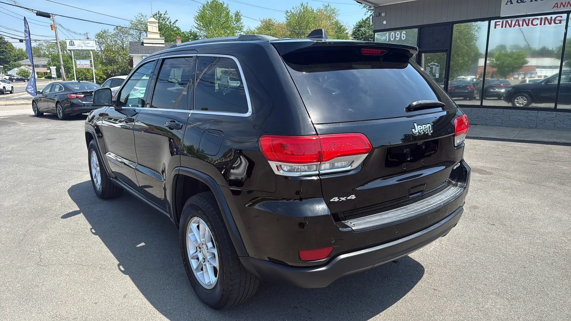 Used 2018 Jeep Grand Cherokee Laredo AWD/4WD image 7