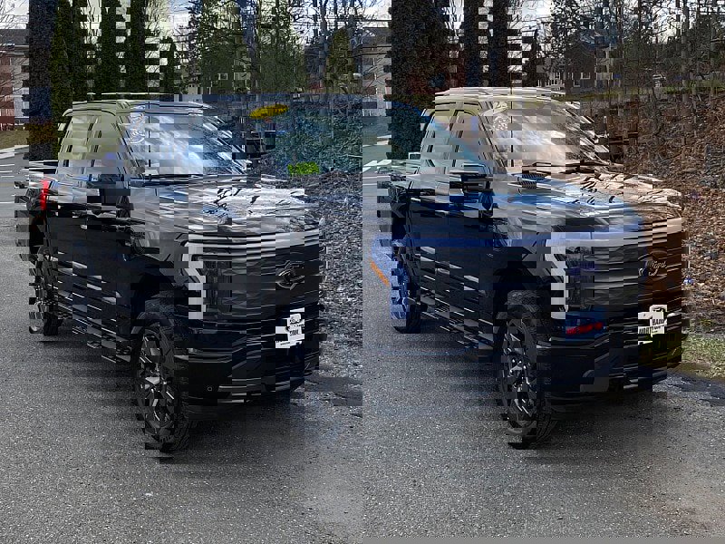 Used 2023 Ford F150 Lightning Lariat image 3