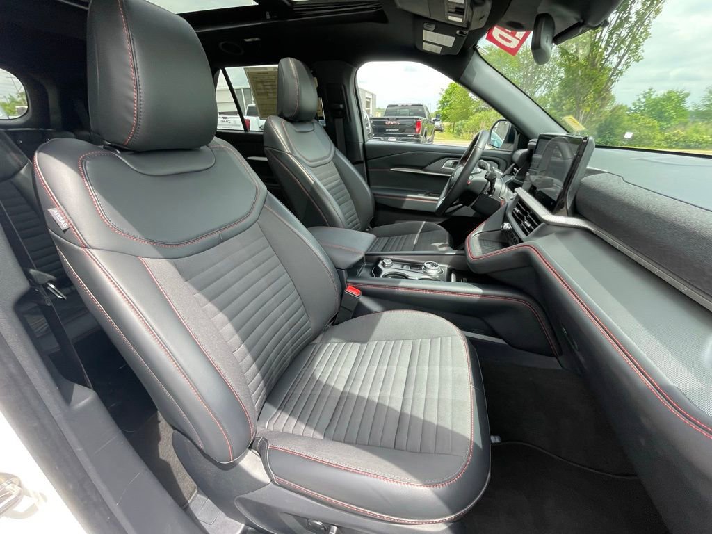 Used 2025 Ford Explorer ST-Line w/ Premium Package image 27